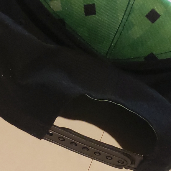 Black and green Minecraft hat size OSFA - Picture 5 of 9